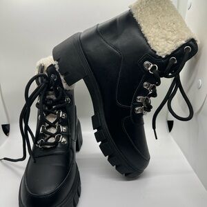 BRAND NEW Pink Lily Black Lace-Up Faux Shearling Combat Boots - Size 8